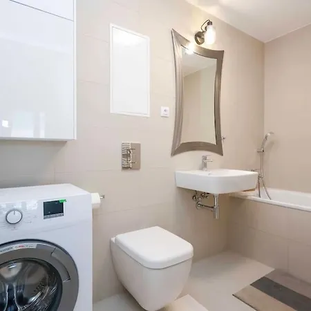 Danubius One - Spacious W Free Parking Pozsony