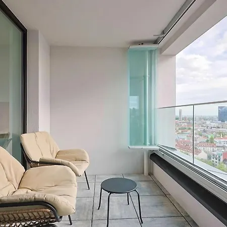 Danubius One - Spacious W Free Parking Apartman *