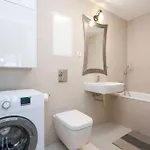 Danubius One - Spacious W Free Parking Братислава
