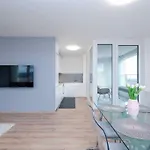 Danubius One - Spacious W Free Parking Апартаменты Братислава