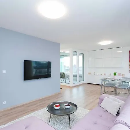 דירה Danubius One - Spacious W Free Parking ברטיסלאבה
