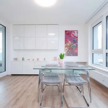 Danubius One - Spacious W Free Parking דירה