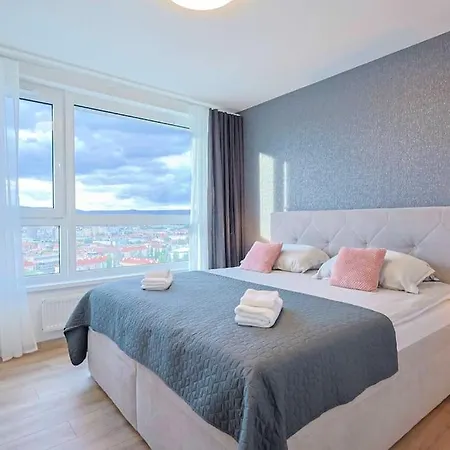 Danubius One - Spacious W Free Parking Апартаменты