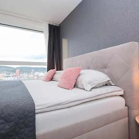 Danubius One - Spacious W Free Parking * Братислава