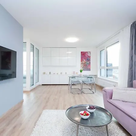 Danubius One - Spacious W Free Parking ברטיסלאבה