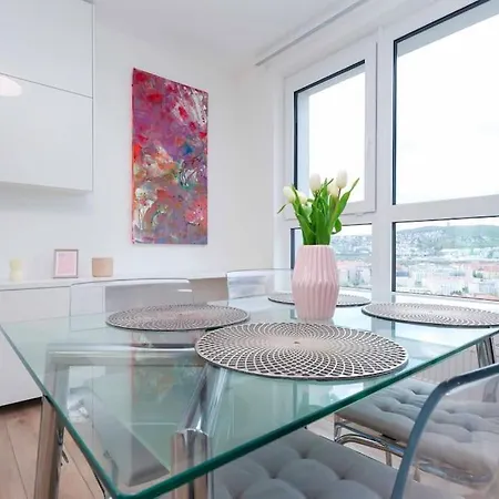 דירה Danubius One - Spacious W Free Parking ברטיסלאבה