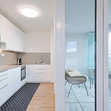 Danubius One - Spacious W Free Parking דירה *