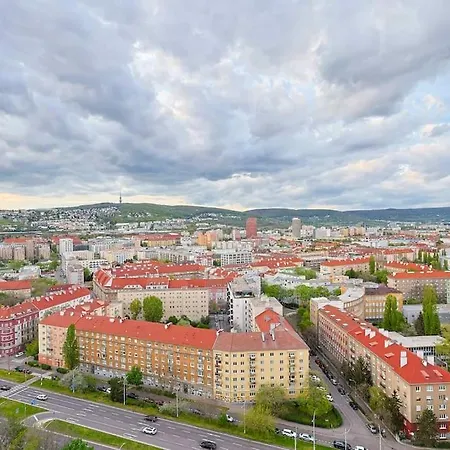 Апартаменты Danubius One - Spacious W Free Parking