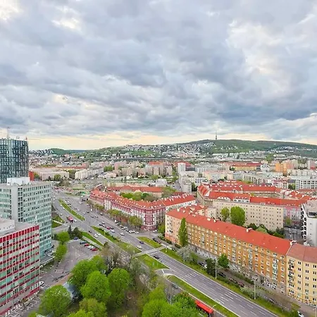 Daire Danubius One - Spacious W Free Parking Bratislava