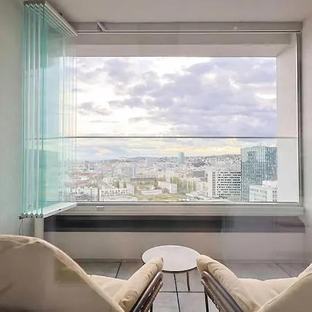 Danubius One - Spacious W Free Parking Daire Bratislava